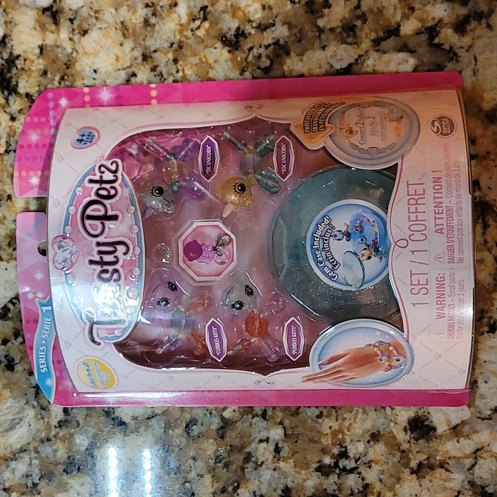 Twisty Pets Series  1